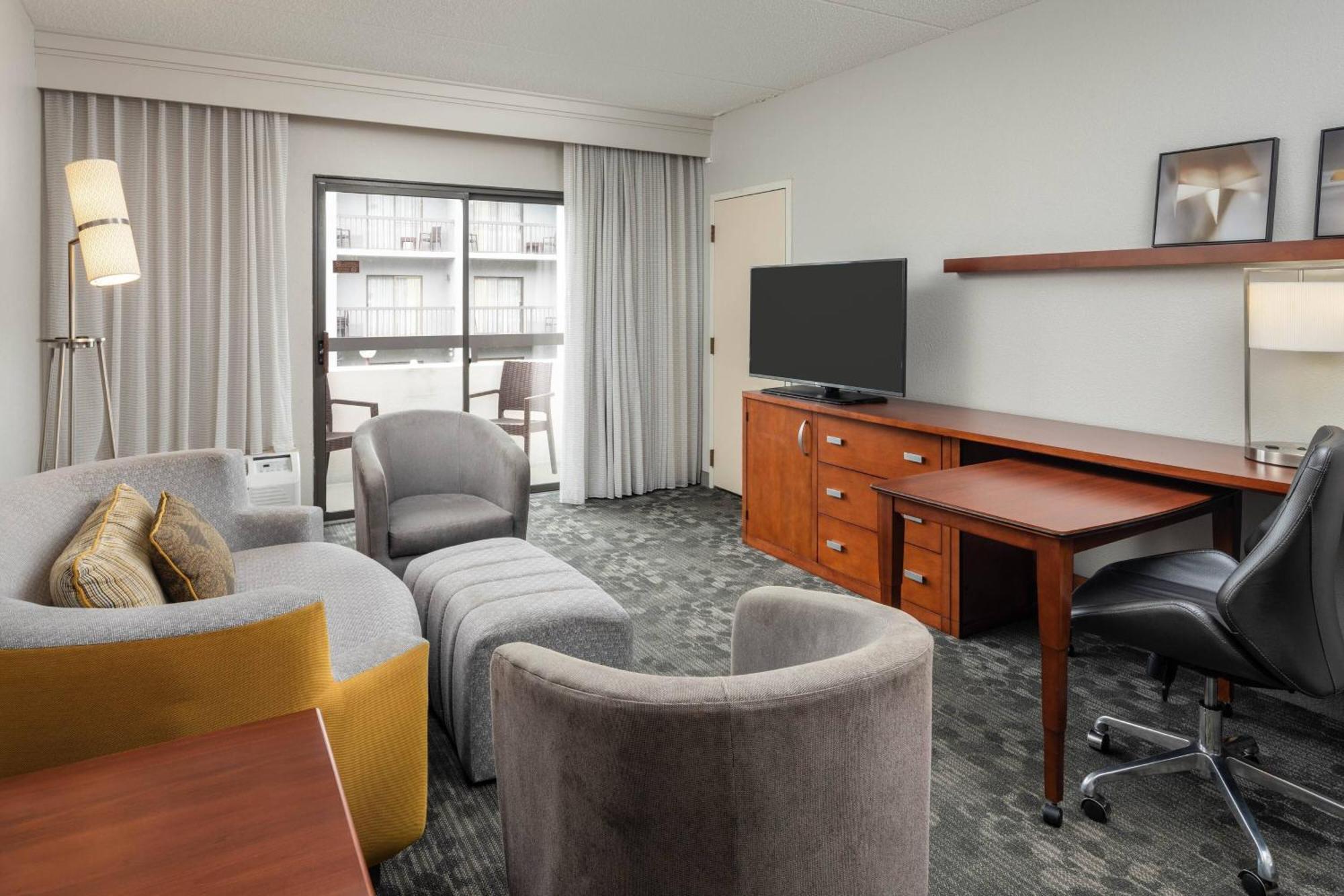Отель Courtyard Chicago Wood Dale / Itasca Экстерьер фото